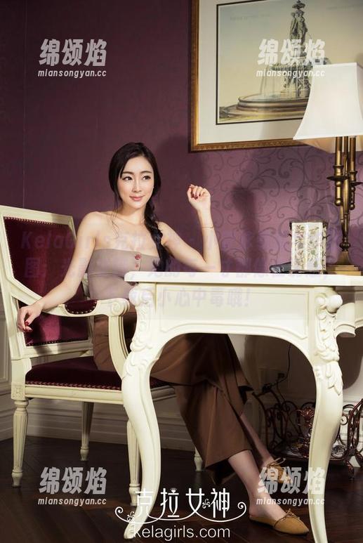 KelaGirls克拉女神 - 小萱泳装嘉年华原图：光影交错，她的每一寸都像在诱惑，下载后小心中毒哦！