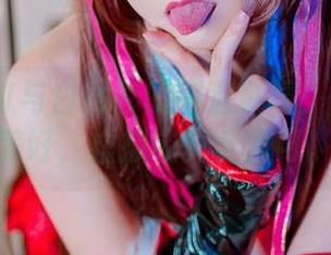 KuukoW与白衬衫的高清梦境：下载这份美好，虚拟或真实皆可。