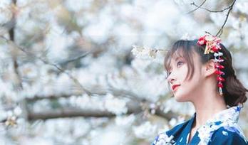 在线追踪Luisa_零纱的吊带美图，时光不老，魅力永存！