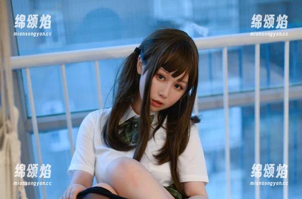 黑丝与PAKI酱的完美邂逅：原图让你明白“丝袜控”的真义！