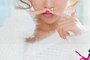 UGirls尤果网 – 郝晴Grace美腿观察日记：原图与作品集自带吸引力！
