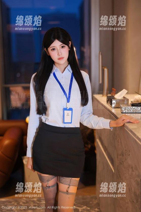 Xiuren秀人网 - 学姐Elise谭晓彤的私房写真：每一张都像在挑衅我的审美极限！