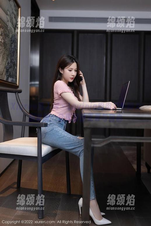 Xiuren秀人网 - Lavinia肉肉户外的大胆套图：分享那份无畏与自由
