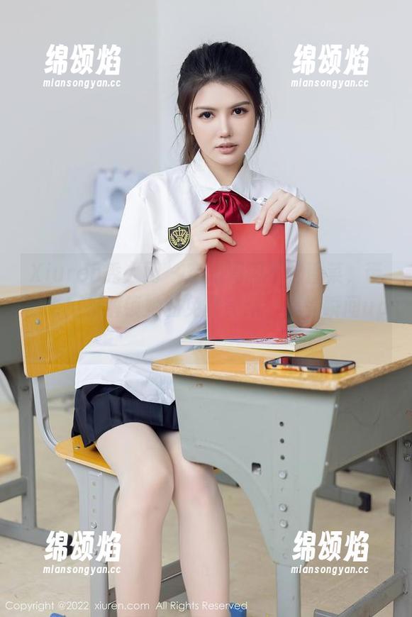 Xiuren秀人网 - 空姐周周不吃香菜，带你飞！来解锁她的免费美图，心情瞬间up！