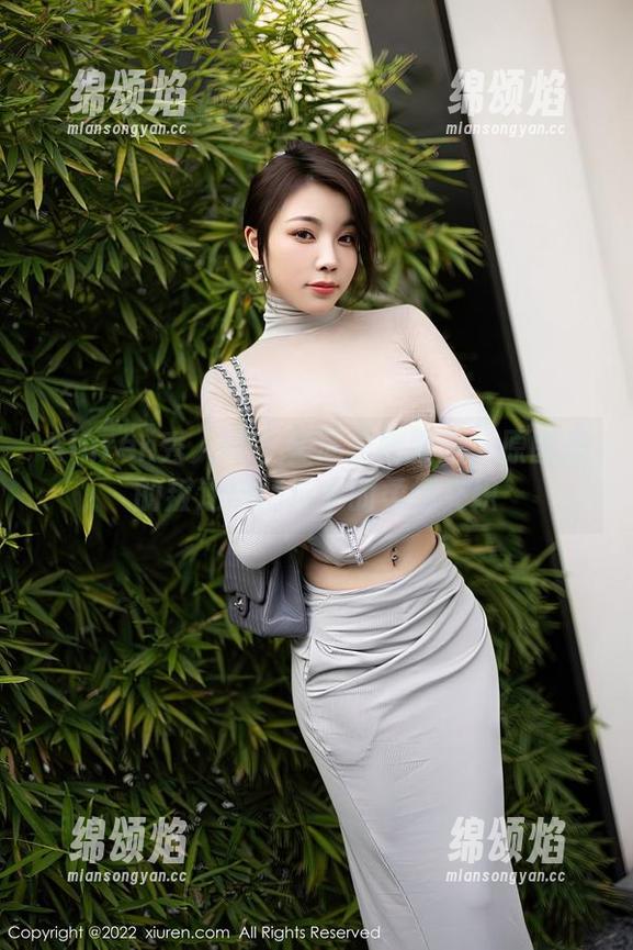 Xiuren秀人网-曼苏拉娜 Xiuren秀人网 - 曼苏拉娜教室:原图里的叛逆与精选中的柔情交织