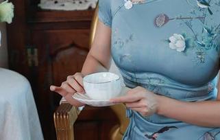 Xiuren秀人网 – 红裙与林乐一：精选写真中的喧闹与宁静