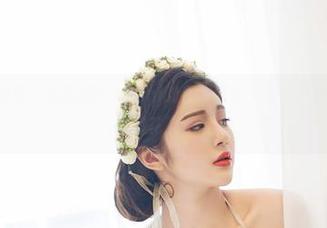 YouWu尤物馆 – 孟狐狸FoxYini的红裙套图：是裙子太美，还是我眼花了？