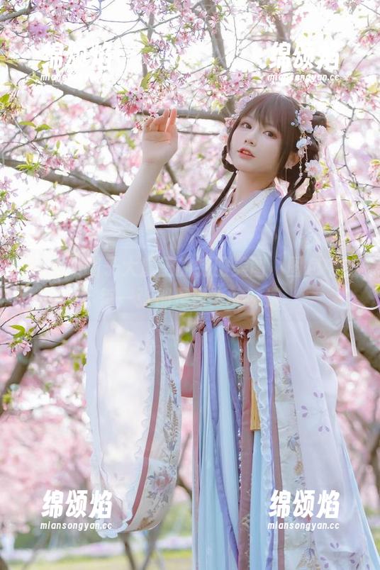 nyako喵子大魔王的制服美图，图包中的每一张都是撩人的味道