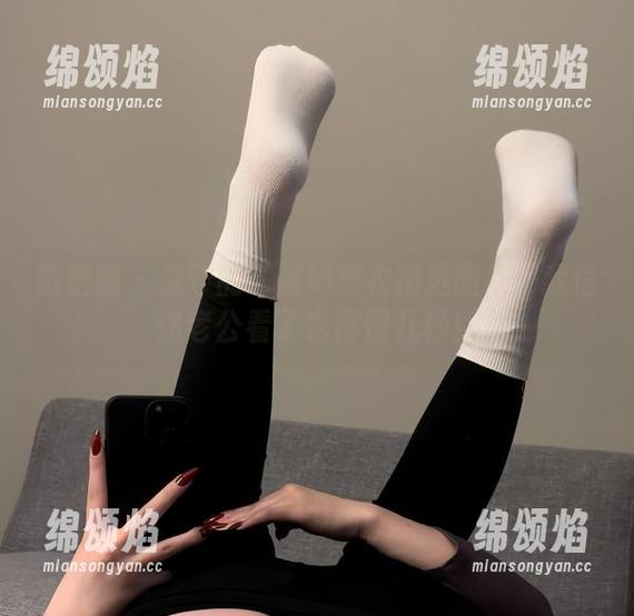 保守的二舅妈 微密圈 - 保守的二舅妈皮衣精选图集:我信你老公看了也得愣几秒!