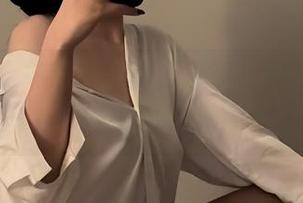 微密圈 – 关注保守的二舅妈，享受她的美图分享：库里油亮丝的春天！