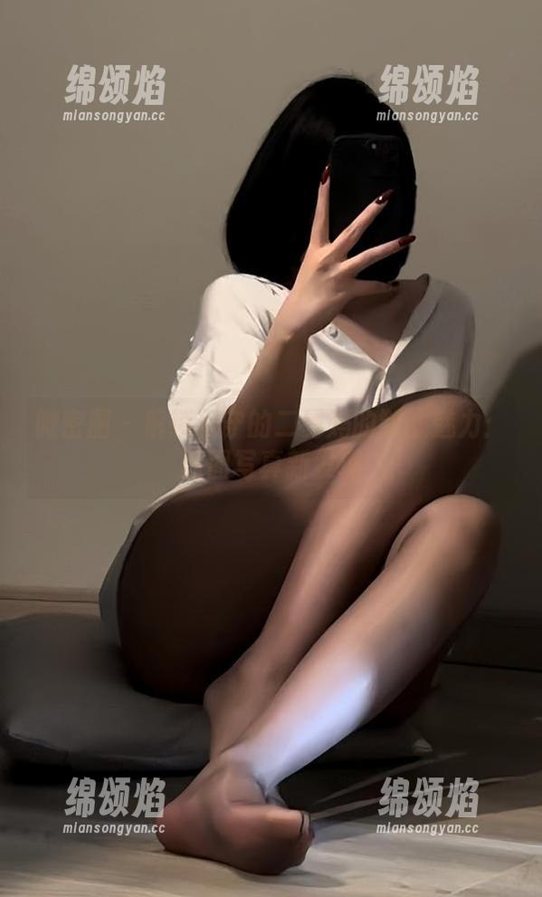 保守的二舅妈 微密圈 - 解锁保守的二舅妈的制服魅力:原图写真新发现