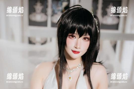 私拍合集来啦！兔胖胖min带你在碧蓝航线恰巴耶夫的世界里翻滚，真的没想到水手服也能这么萌！