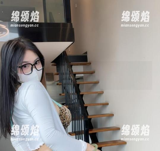 可爱的肉巴 微密圈 - 可爱的肉巴连体衣又来了!更新看看她的独特魅力
