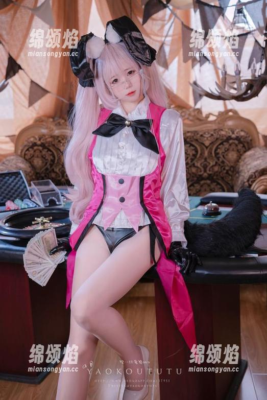 咬一口兔娘 透过咬一口兔娘的镂空视线:最新的cos魔法,让你心跳加速!