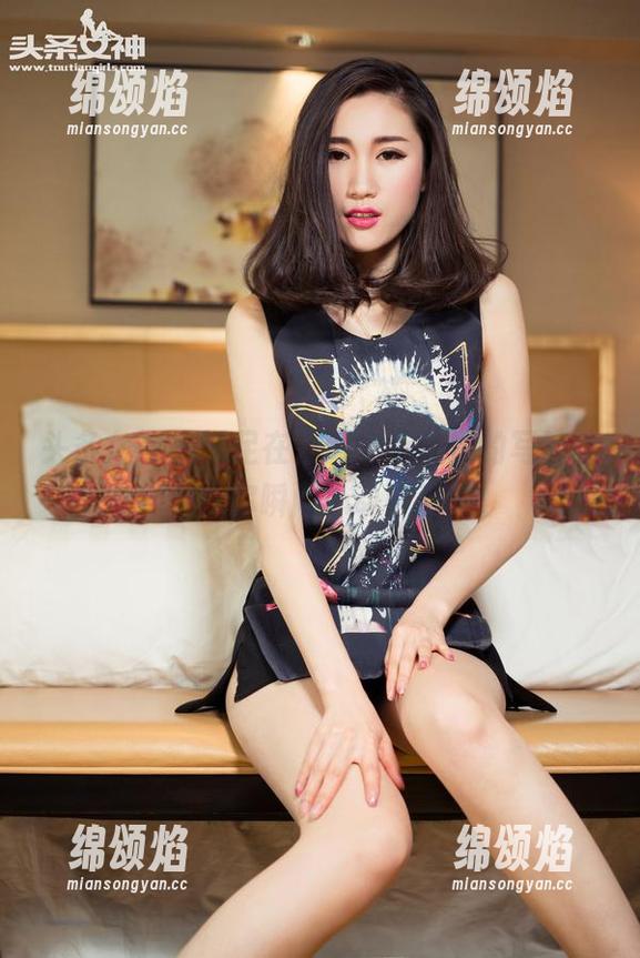 头条女神 - 美足在行动，七姑娘的写真让你瞬间心动！