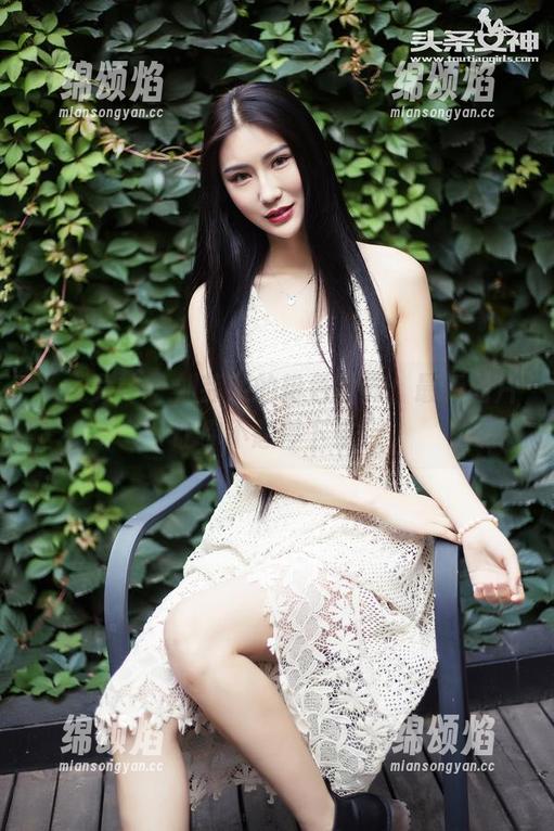 头条女神 - 刘芸熙的粉色世界，最新图片让你不想停下来！
