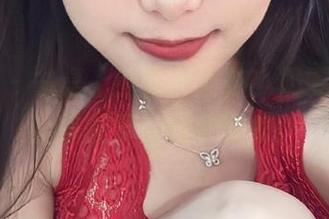 微密圈 – 书桌上的性感女仆，奶雯的图片让你想要偷偷拿回家！