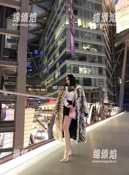 宸大小姐 微密圈 - 别被外面的寒风打败,快来看宸大小姐的私房圣诞美图,暖心又诱惑!
