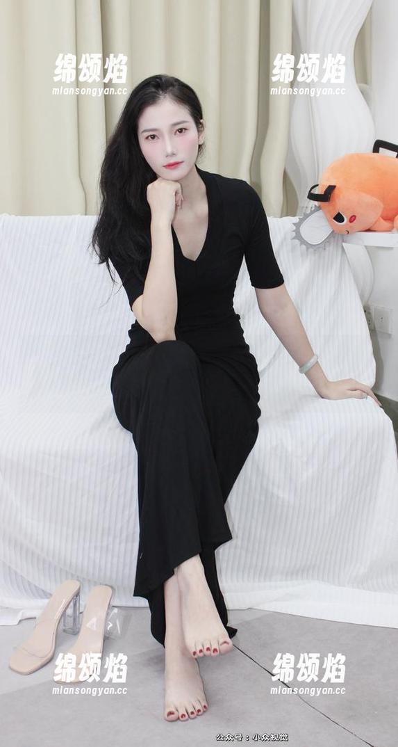 小众视觉 - 下载珂老师的女仆写真，快来感受我的‘迷人’态度！