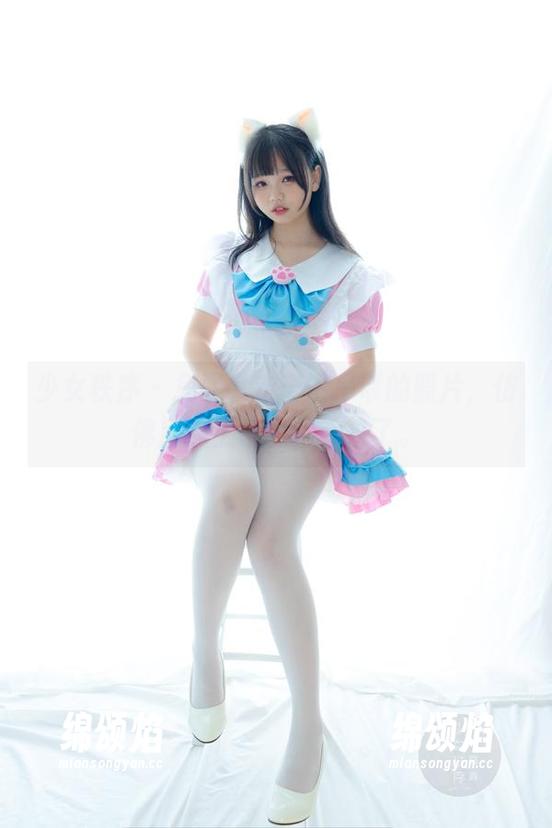 少女秩序 - 免费拿走千澄吊带的照片，仿佛肩膀上也轻松起来了。