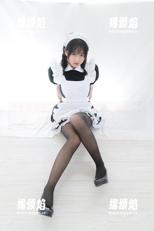 少女秩序短发萌妹写真：健身，青春，以及那份难以言喻的吸引！