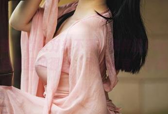 尤蜜荟 – 你绝对想不到！宋梓诺Bee双人写真合集里的那些‘不合时宜’的瞬间！