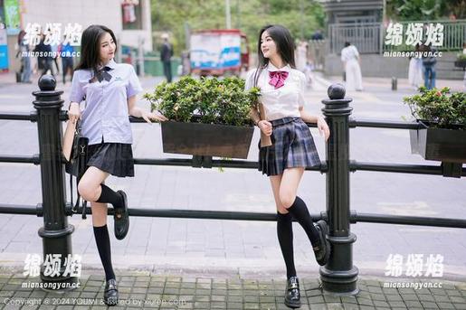 尤蜜荟 - 是小逗逗校服全开！最新图片让你重温校园那些奇葩事