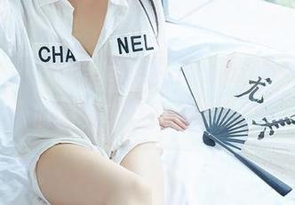 尤蜜荟 – 最新美图大揭晓：黄乐然的小酌时刻，醉人还是醉美？