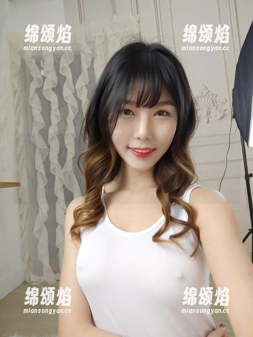 最新“抖娘利世瑜伽男教练”图包，简直像是在阳光下捕捉的梦幻瞬间，你确定不来看看？