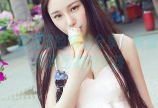推女神 – 魏扭扭的短裙分享：真是个不按常理出牌的女孩