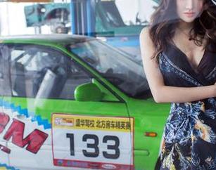 推女郎 – 连欣的套装写真图册：阳光洒下，影子在舞动，此刻只想沉浸在这里。