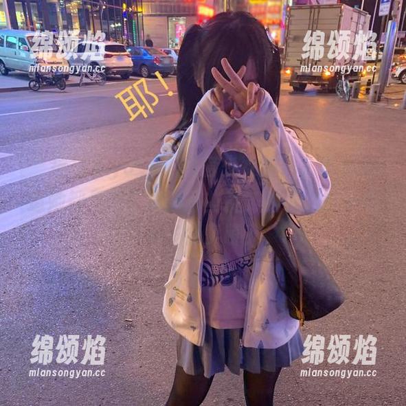 “摇摇乐yoyo”全套少女图片，真想知道她都是怎么摆出那些姿势的，这妹子是有多会卖萌？