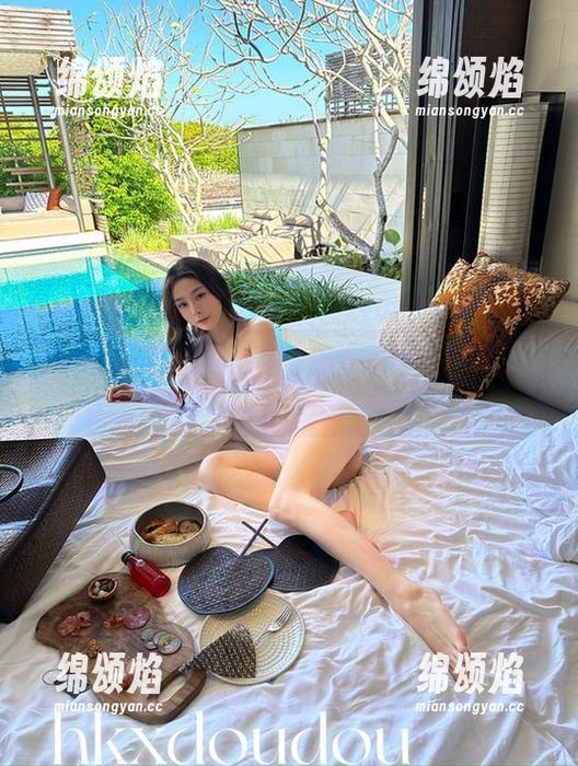 是小逗逗 微密圈 - 镂空魅惑!是小逗逗的写真套图让你想起春风拂面