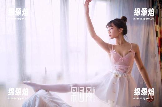 果团网 - 精选甜Abby的皮衣魅力：写真作品，性感与俏皮的边界