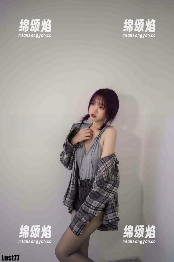制服黑丝之下的秘密：柒柒不可爱的作品集，资源让你惊艳！