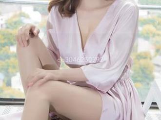 梦丝女神 – 魏婷婷：网盘泳池写真系列，怎么能缺少幽默的自拍呢？