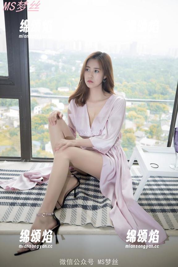 梦丝女神 - 魏婷婷：网盘泳池写真系列，怎么能缺少幽默的自拍呢？