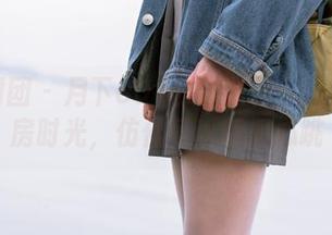 森萝财团 – 月下004白丝图包：小夜的私房时光，仿佛可以听见心跳