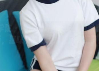 模范学院 – 小奶瓶呜呜带来的居家套图更新，猫咪和她的无声互动太绝了！