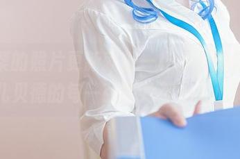 樱梨梨的照片更新就像一杯清新的饮料，雅儿贝德的每一张图片都沁人心脾。