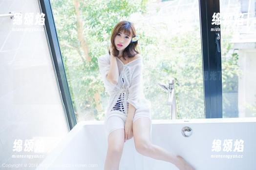 爱蜜社-沈蜜桃miko 爱蜜社 - 当沈蜜桃miko遇上天台,定制写真让你在阳光下发光发热!