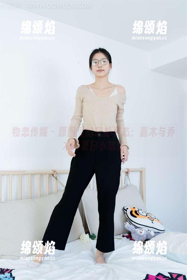 物恋传媒-嘉木 物恋传媒 - 原图里的轻松姿态:嘉木与乔木的夏日小秘密