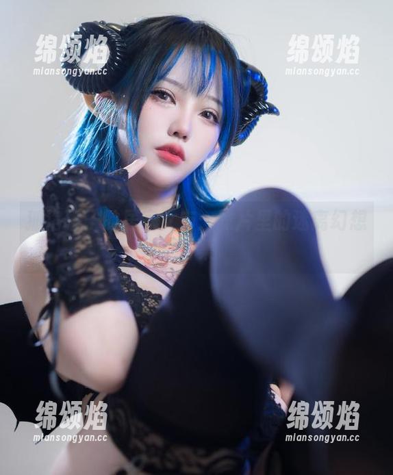 狐洛洛子的居家女友：照片里的迷离幻想合集