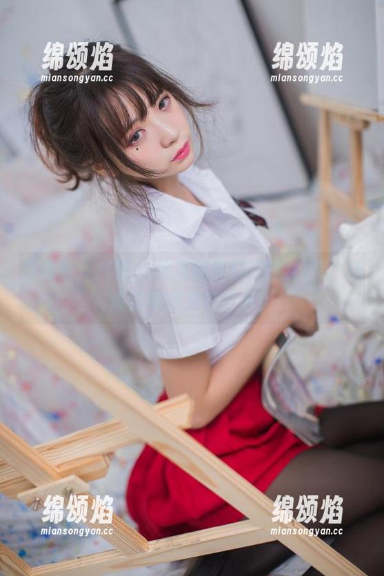 眠海歌：疯猫ss化身黑色JK制服模特，连海洋都想来打个卡！