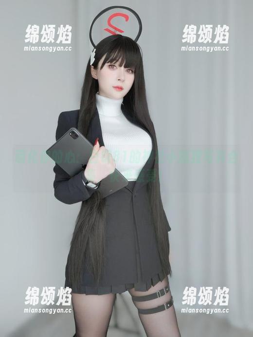 白银81 萌化你的心:白银81的神社小狐狸写真合集,快来感受!