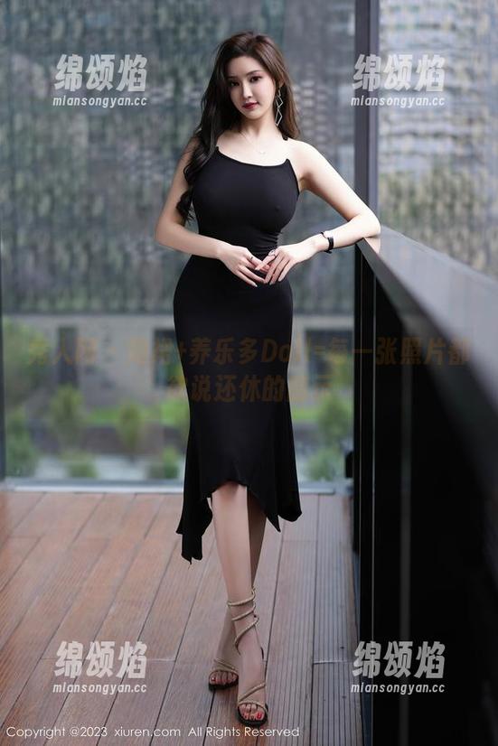 秀人网-养乐多Doll 秀人网 - 短裙+养乐多Doll=每一张照片都欲说还休的暗示