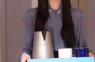 秀人网 – 刘婷婷的教室写真：黑板前的轻松一刻