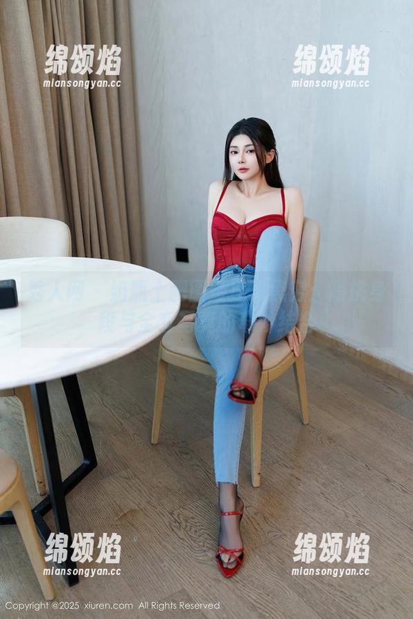 秀人网 - 奶瓶土肥圆矮挫丑黑穷：高挑身段与全套写真的奇妙结合