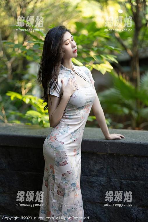 秀人网-小蛮妖_honey 秀人网 - 小蛮妖_honey带你领略连体衣写真,别说,这风格也太独特了吧?