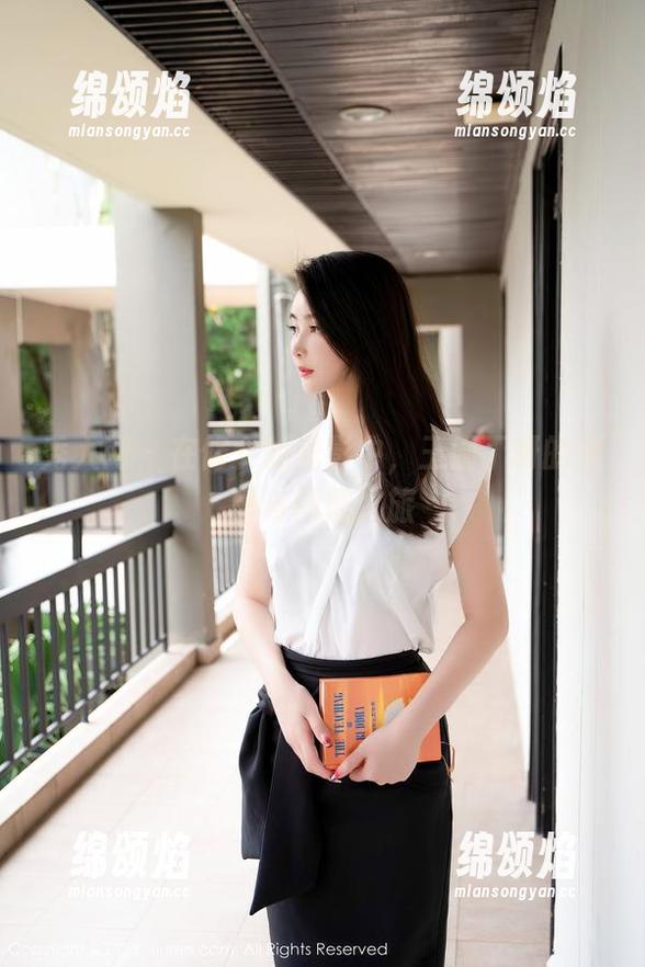 秀人网-王俪丁呀 秀人网 - 在修女的光影中,王俪丁呀的原图与图册之旅
